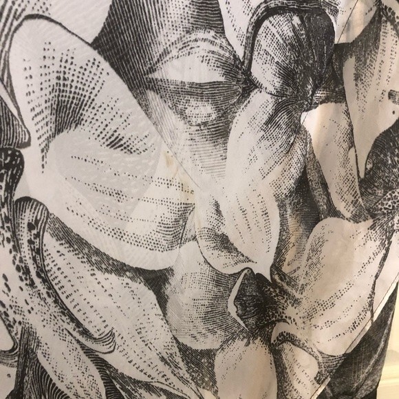 CHICO'S SMALL MEDIUM Black White Cardigan Fringe Wrap Shawl  Oversized Floral - Picture 4 of 9